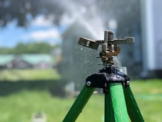 Pulsating Sprinkler on Tripod for Lawn Irrigation